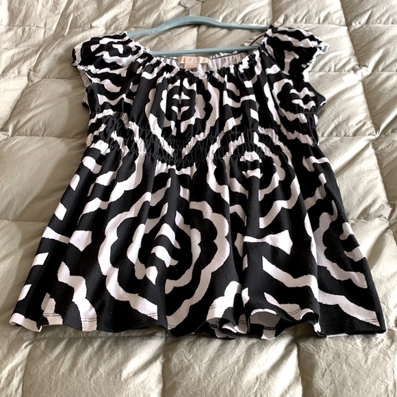 Michael Kors top. Like new! - Picture 3 of 3